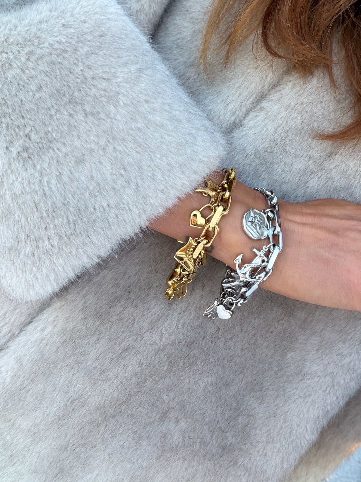Bestemor Armbåndet Vintage, charm armbånd i gull fra by Benedicthe