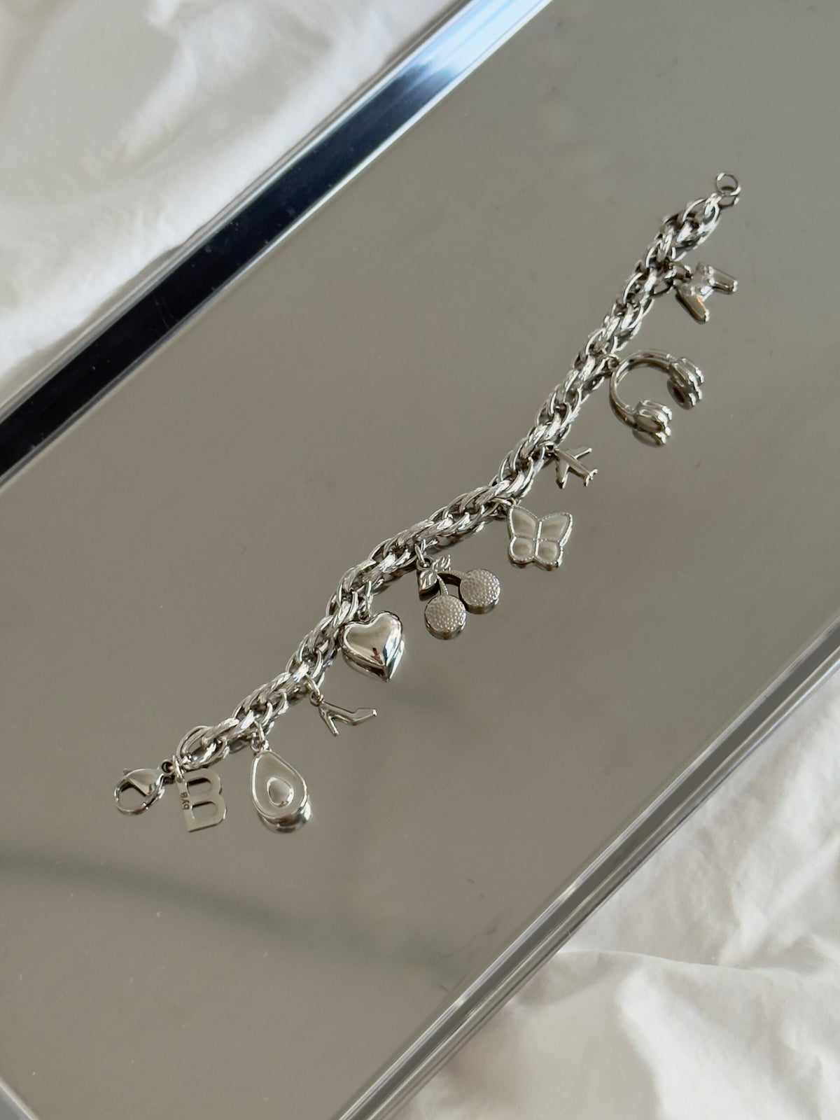 Bestemor Armbåndet Vol.2, charm armbånd i sølv fra by Benedicthe