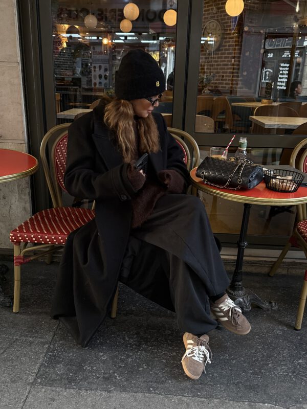 Benny Hat sort alpakka lue med gullbelagt By B logo
